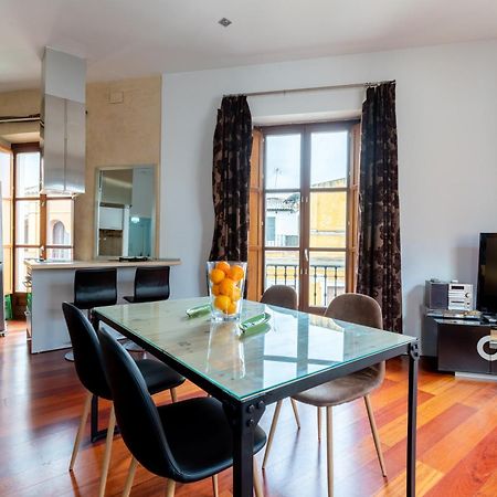 Cathedral Apartment, Upper Floor Apartment Sevilha Exterior foto