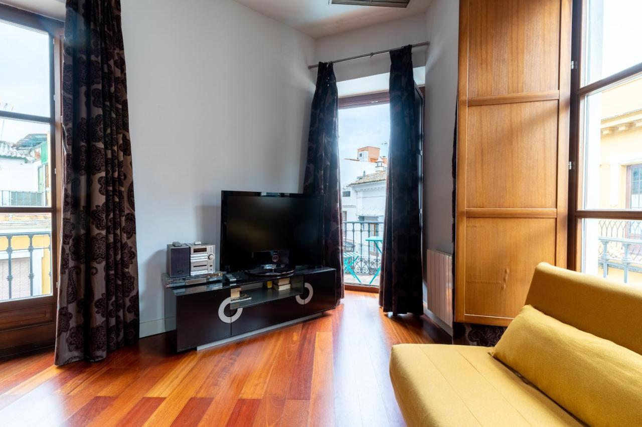 Cathedral Apartment, Upper Floor Apartment Sevilha Exterior foto