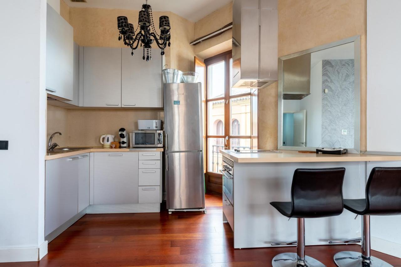 Cathedral Apartment, Upper Floor Apartment Sevilha Exterior foto